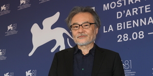 V3 94784 photocall   cloud   director kurosawa kiyoshi  1   credits giorgio zucchiatti la biennale di venezia   foto asac 