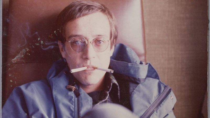 "Rebel with a Bow Tie" - Kritik 