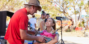 V3 7634x5092 kangaroo bts chris  brolga  barns on set with lily whiteley  charlie  and joeys photo credit narelle portanier 00686