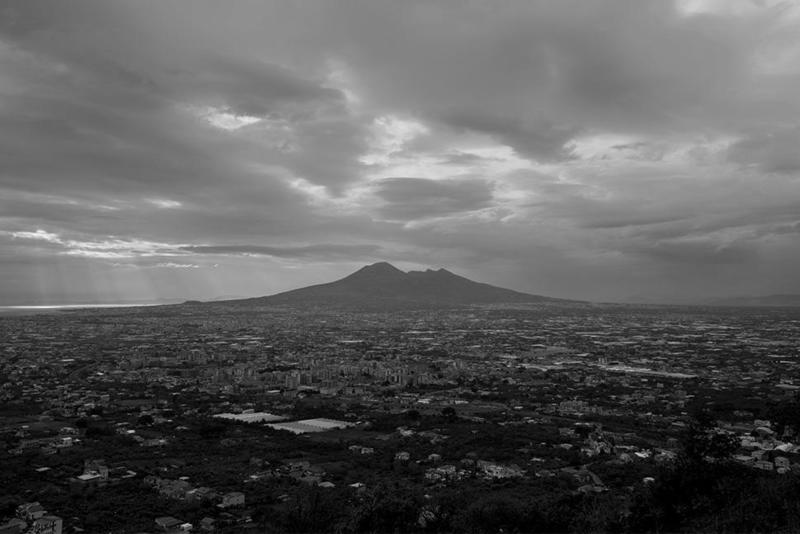 "Below the Clouds" - Kritik 