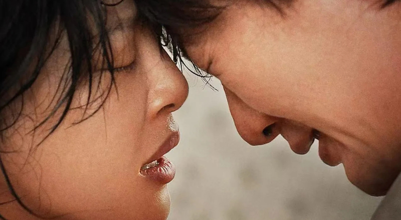 "The Sun Rises on Us All" - Kritik 