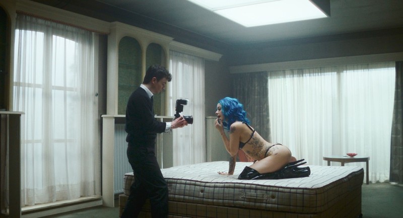 "Truly Naked" - Kritik/Review