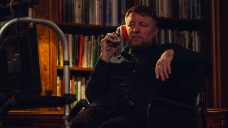 Guy Ritchie: Der Mann, der dem britischen Gangsterfilm eine neue Sprache gab