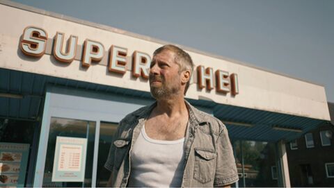 "Superbuhei" - Review