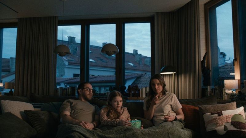 "How to Divorce During the War" - Review