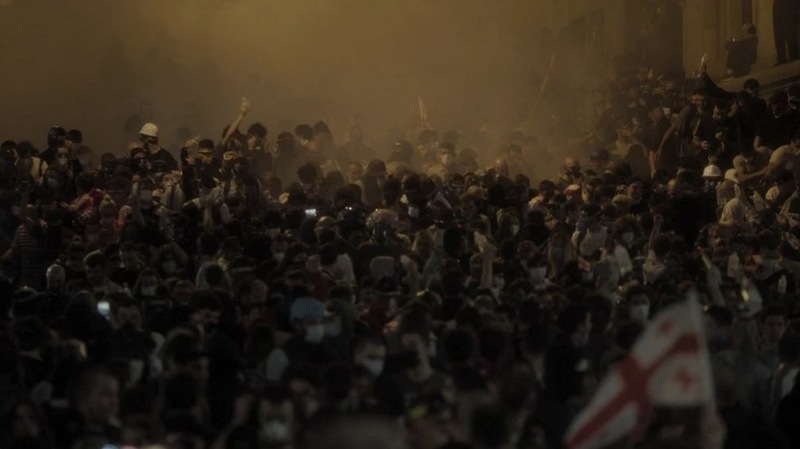 „Tear Gas“ - Review