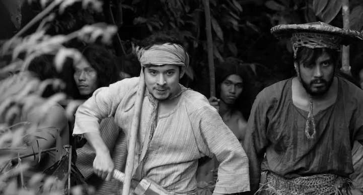 "Let Us Through, Dear Ancestors" - Review/Filmkritik 