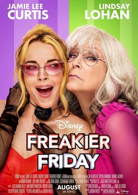 Jamie Lee Curtis & Lindsay Lohan sind zurück: Zum Kinostart von "Freakier Friday" verlosen wir schöne Film-Pakete