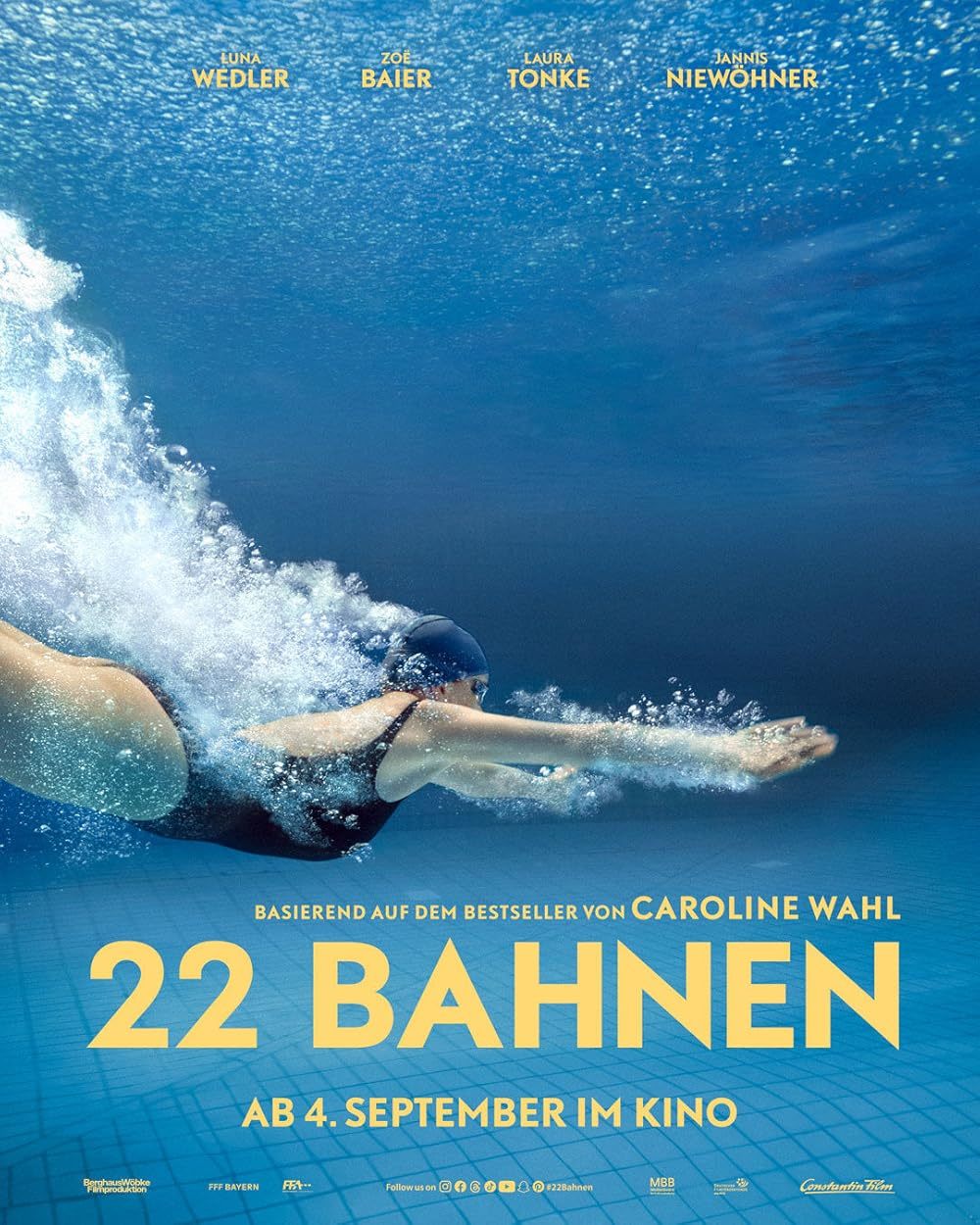 "22 Bahnen": Jetzt im Kino, bald als Roman in euren Händen – wir verlosen den Bestseller von Caroline Wahl