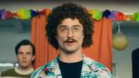 V3 daniel radcliffe im  weird the al yankovic story trailer auf roku